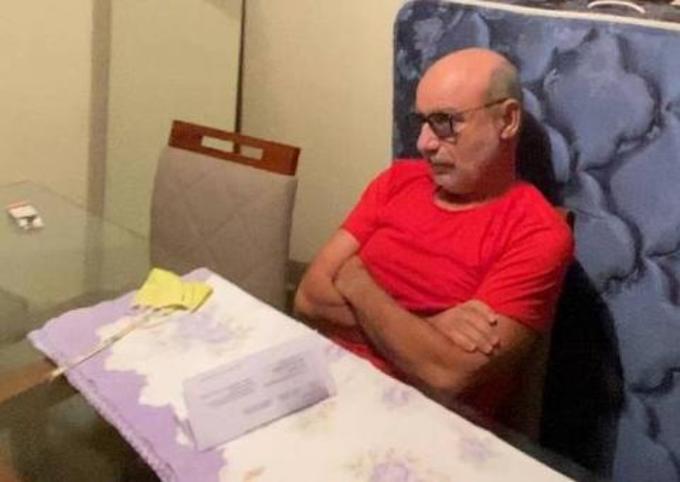 Defesa solicita prisão domiciliar de Queiroz devido à pandemia  