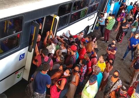 Defensoria quer aumento da frota de ônibus em Manaus; população em risco