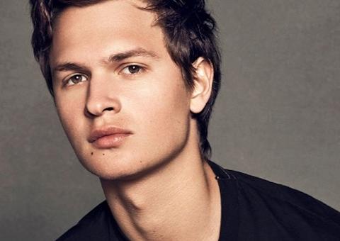 Ator de 'A Culpa é das Estrelas', Ansel Elgort é acusado de estupro por ex-fã 