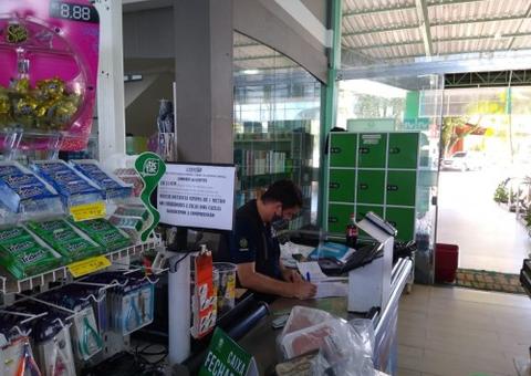 Aproximadamente 400kg de alimentos vencidos são apreendidos em comércios no Amazonas