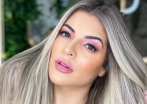 GKay esquenta clima na web ao ostentar bumbum gigante de fio-dental