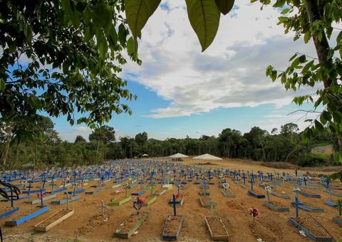 Manaus registra 32 sepultamentos na sexta-feira