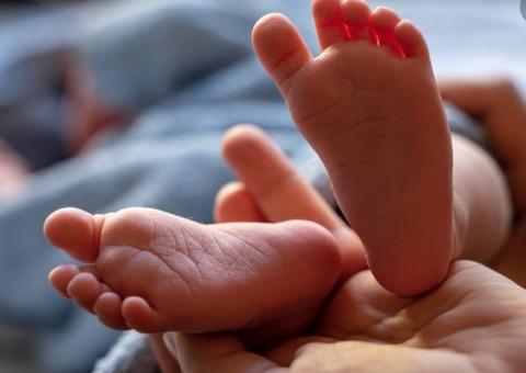 Bebê encontrada na AM 070 tem 8h de nascida, confira estado de saúde dela