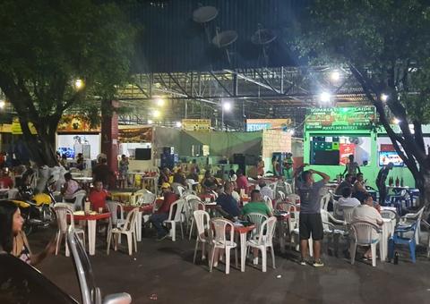 Bares lotados são fechados pela polícia em Manaus