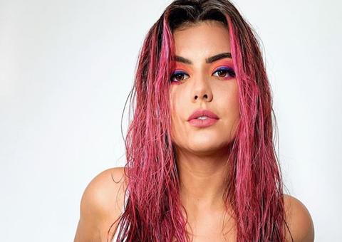 Participante do 'De Férias com o Ex' posta close do bumbum com celulites e perde mil seguidores