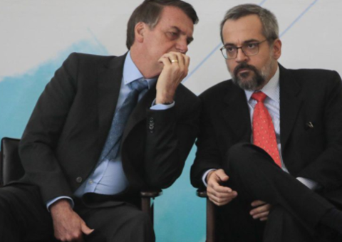 Bolsonaro publica demissão de Weintraub após ex-ministro viajar para os EUA