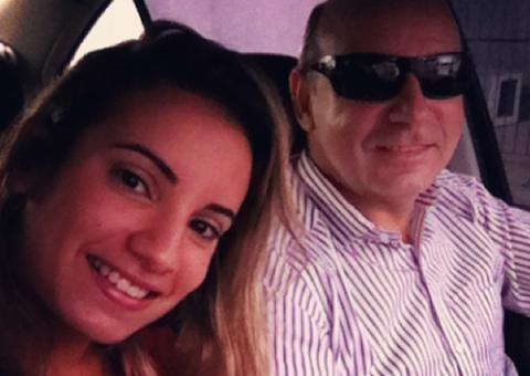 Investigada em esquema de rachadinhas, filha de Queiroz homenageia pai na internet