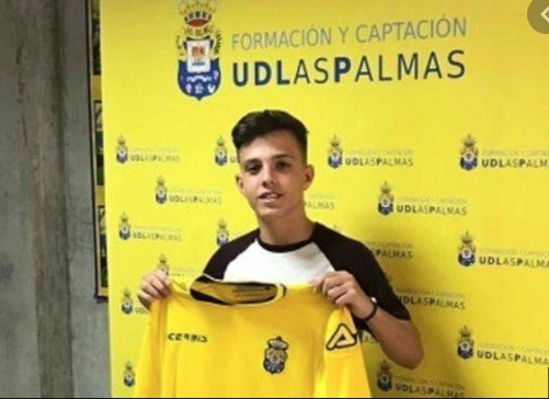 Jogador de futebol e amigo morrem enquanto nadavam em canal