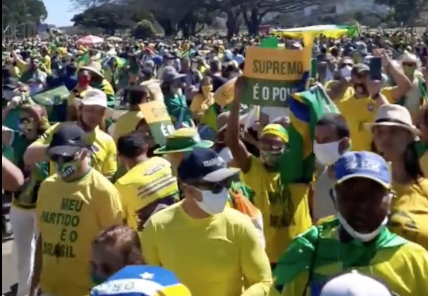 Sem presença de Bolsonaro, grupos pró e contra o presidente fazem manifestações em Brasília