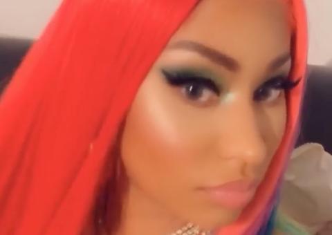 Nicki Minaj  surge com seios gigantescos e aumenta rumores de gravidez
