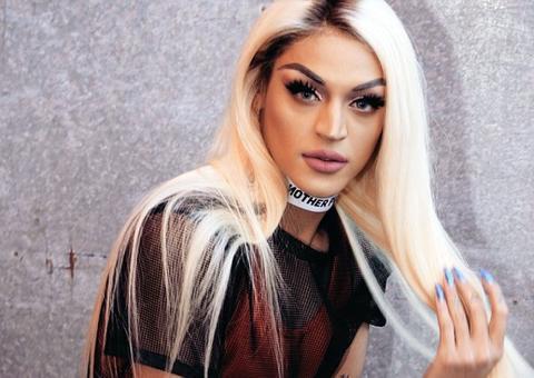 Pabllo Vittar critica governo sobre mortes durante pandemia: 'faz vista grossa como se essas pessoas não existissem'