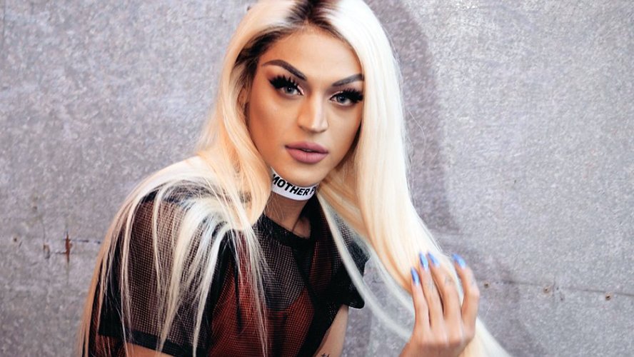 Pabllo Vittar critica governo sobre mortes durante pandemia: 'faz vista grossa como se essas pessoas não existissem'