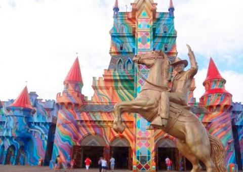 Beto Carrero World reabre e é criticado após cenas de aglomerações vazarem na web