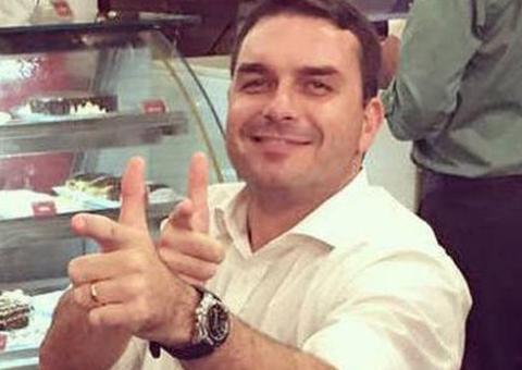 Após saída de Wassef, Flávio Bolsonaro contrata ex-advogado de Sérgio Cabral