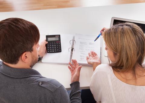 Especialista explica como casal pode declarar imposto de renda junto