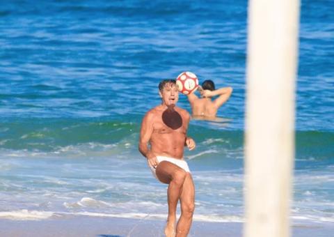 Liberado do Grêmio por ser grupo de risco, Renato Gaúcho é visto curtindo praia no Rio