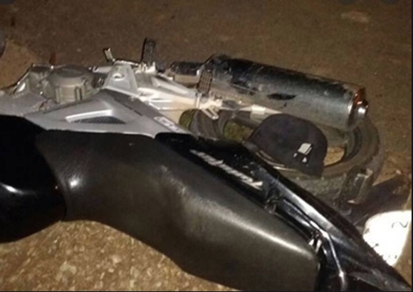 Mulher leva 'voadeira' e cai de motocicleta ao assaltar entregador de delivery em Manaus