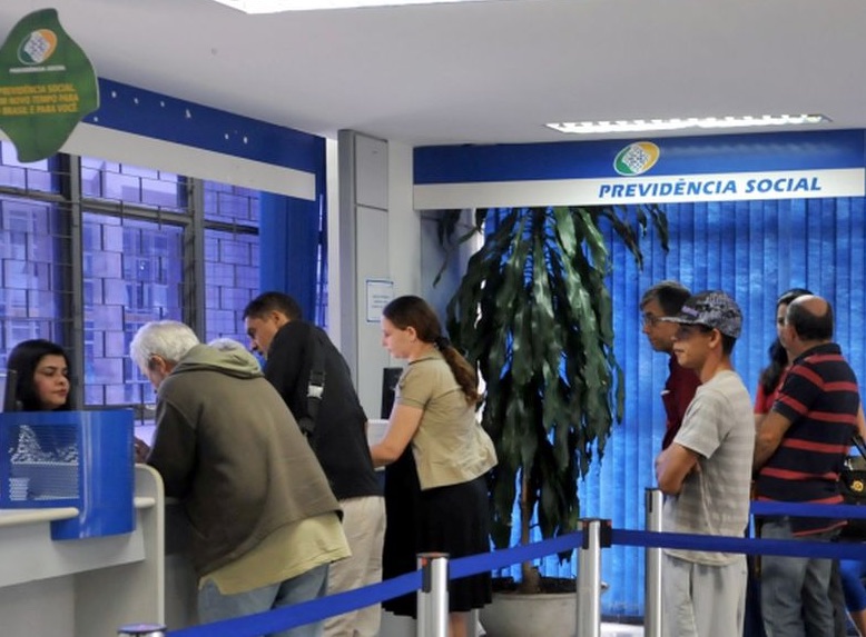 Agências do INSS voltam ao expediente presencial em julho
