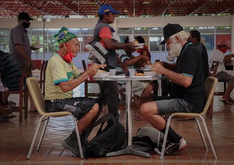 Abrigo provisório para pessoas de rua distribui mais de 15 mil almoços em Manaus