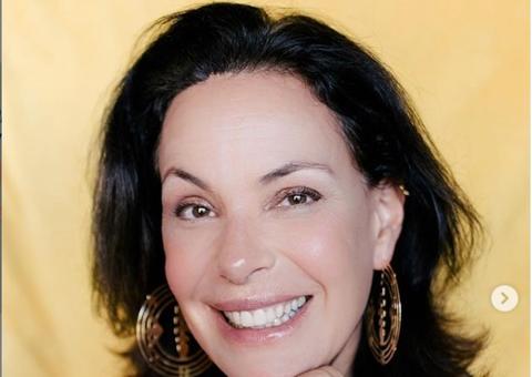 Record faz ‘dança das cadeiras’ e gera climão com chegada de Carolina Ferraz 