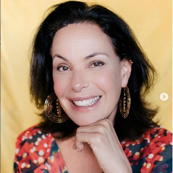 Record faz ‘dança das cadeiras’ e gera climão com chegada de Carolina Ferraz 