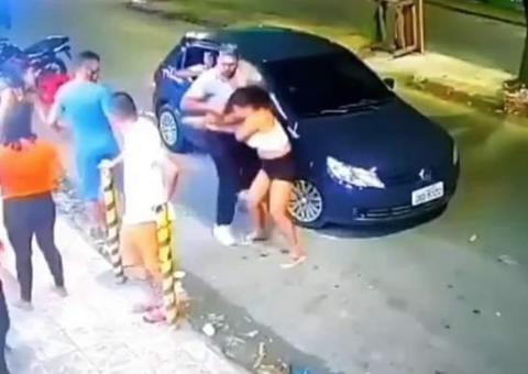 Em Manaus, homem que apareceu em vídeo agredindo travesti e mulheres é identificado 