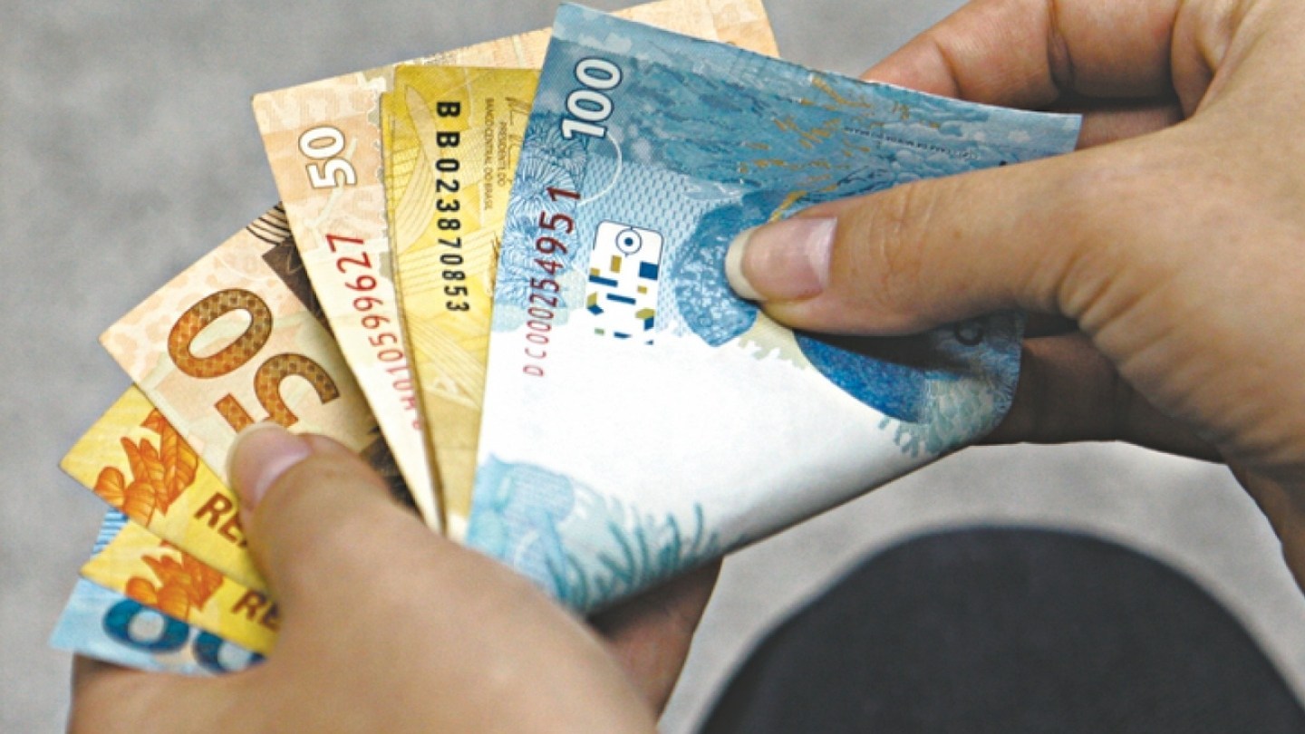 Banco Central estuda liberar saques em comércios