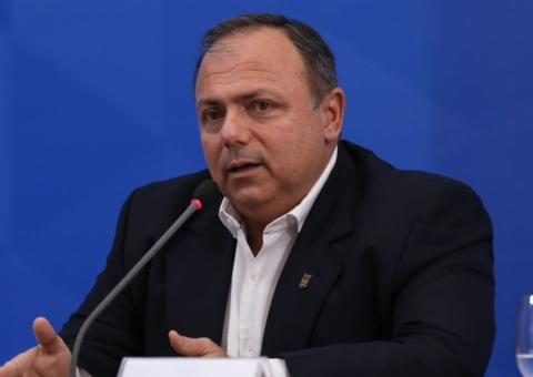 Brasil negocia acordo para fabricar vacina de Oxford contra covid-19, diz Pazuello