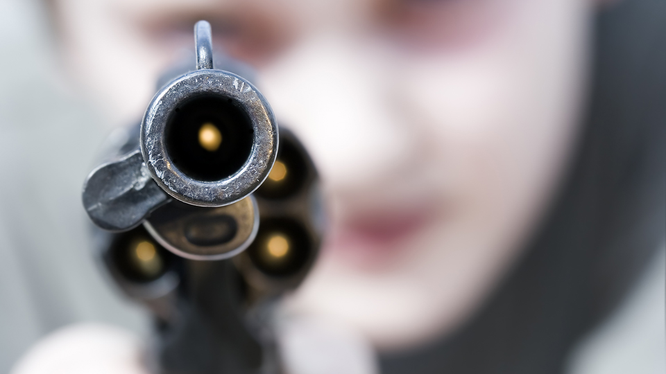 Homem se recusa a usar máscara em supermercado e é morto a tiros pelo gerente