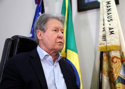 Arthur diz ser prematuro falar em fim da pandemia e critica reabertura desorganizada do comércio