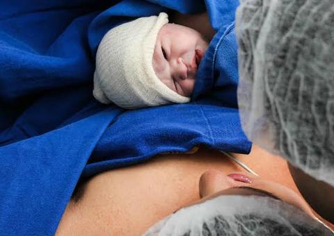 Grávida despedida por justa causa não recebe salário-maternidade