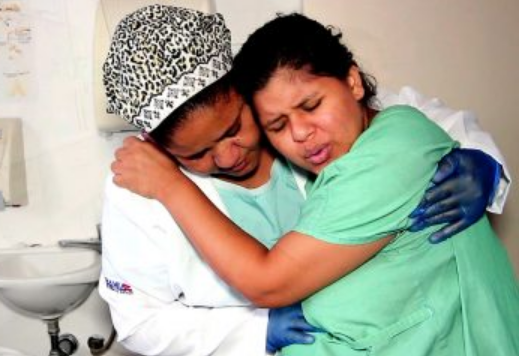 Maternidades violam direito de grávidas terem acompanhantes durante parto em Manaus 