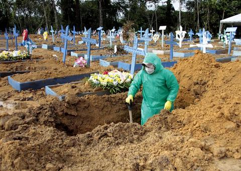 Cemitérios de Manaus tiveram mais de 30 enterros na terça-feira
