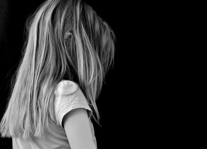 Mulher mata filha deficiente de 4 anos e tem reação inesperada 