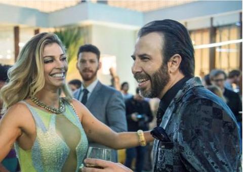 Par de Grazi Massafera em novela, ator Danilo Grangheia apresenta marido na internet