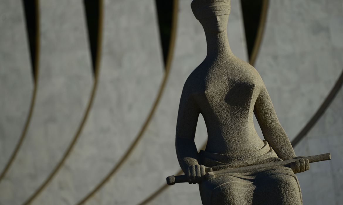 STF confirma que jornada e salário de servidor não podem ser cortados