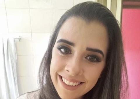 Homem invade carro e mata ex-mulher com dez facadas no tórax 