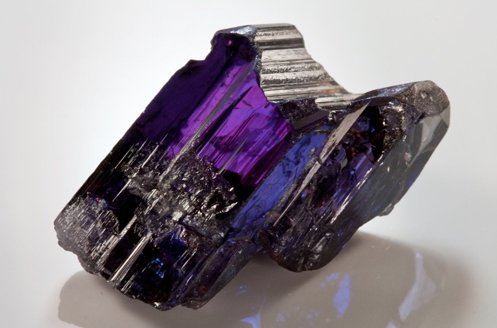 Garimpeiro fica milionário após encontrar pedras preciosas 