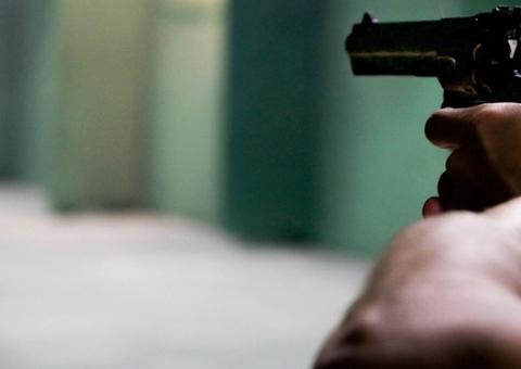 Homem é baleado enquanto bebia cerveja com amigos em Manaus 