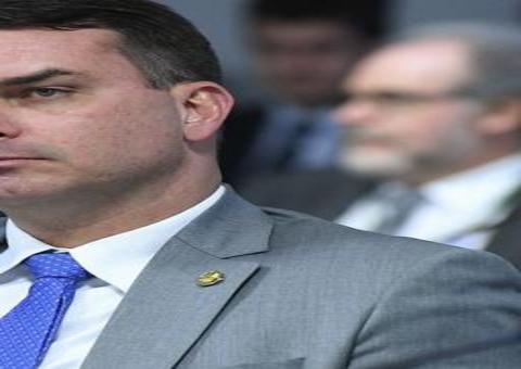 Justiça acata recurso de Flávio Bolsonaro e inquérito das ‘rachadinhas’ tem novo comando 