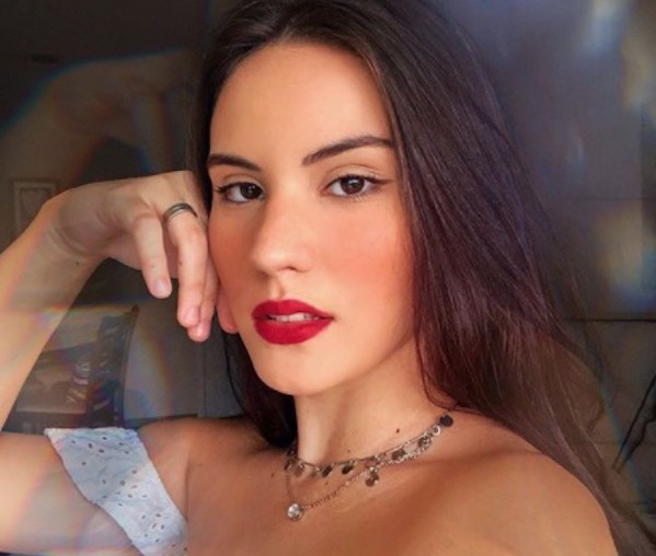 Atriz de Totalmente Demais diz sofrer assédio desde os 12 anos 