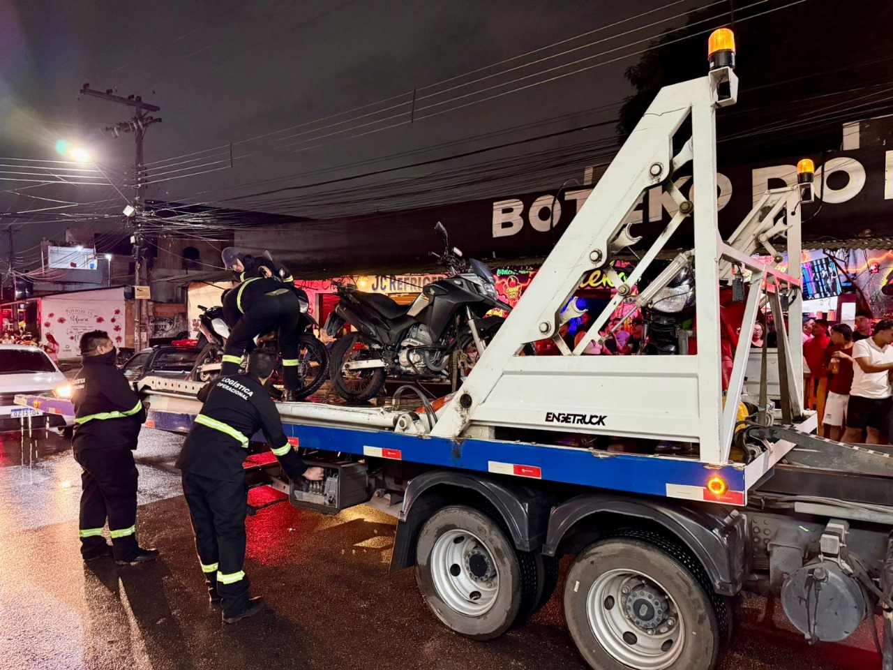 Operação apreende 18 veículos em 'adegas' em Manaus