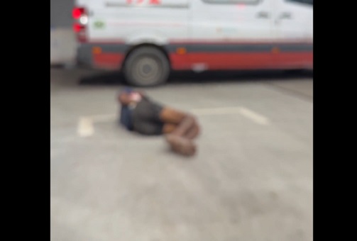 Homem é baleado na mão pelo tribunal do crime no Jorge Teixeira