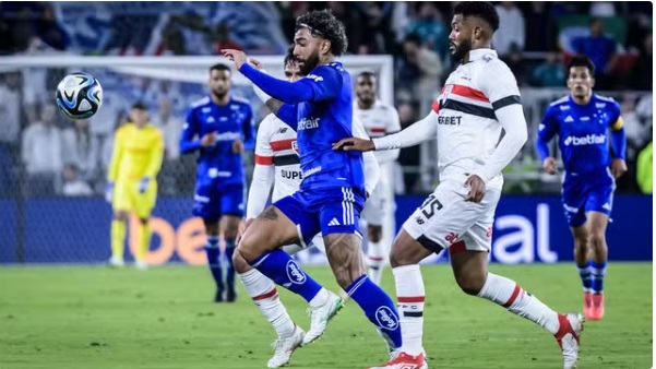 São Paulo e Cruzeiro empatam amistoso com Oscar, Dudu, Gabi e gol aos 28s