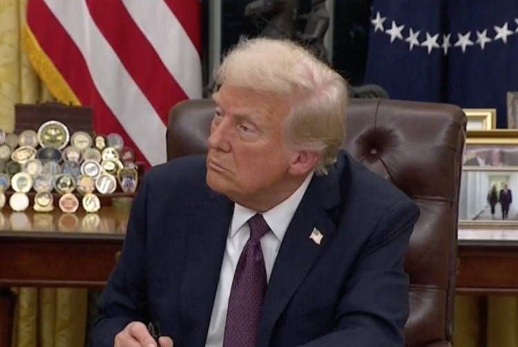 Trump autoriza prisões de imigrantes dentro de escolas, hospitais e igrejas