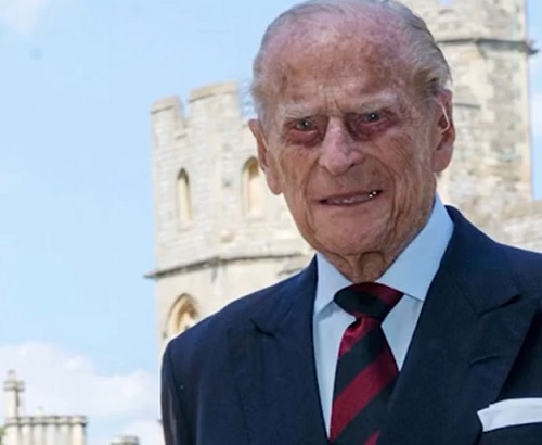 Aos 99 anos, príncipe Philip é internado após passar mal