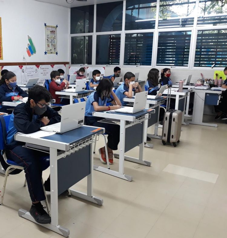 Estudantes do ensino médio voltam às aulas presenciais no Amazonas
