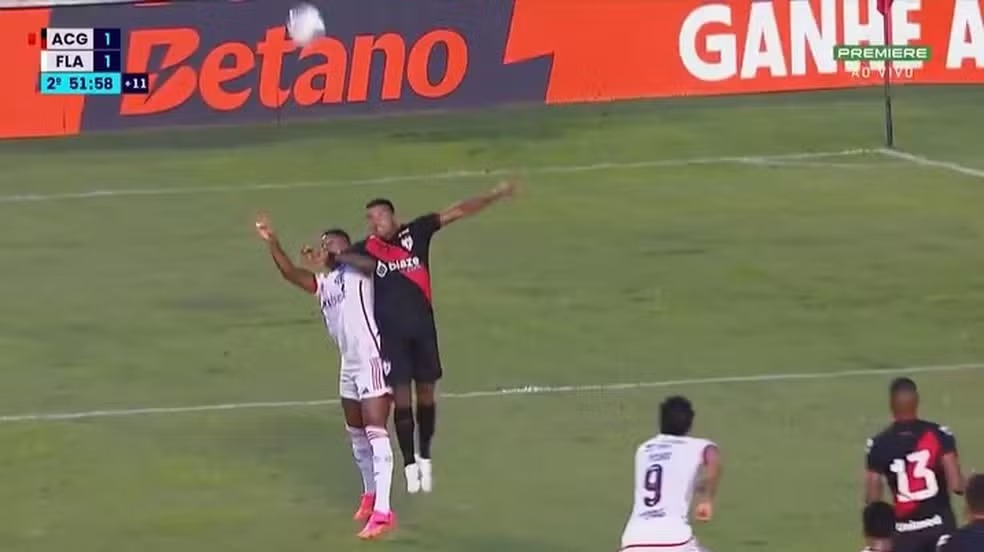 CBF divulga análise de VAR em lances polêmicos de Atlético-GO x Flamengo