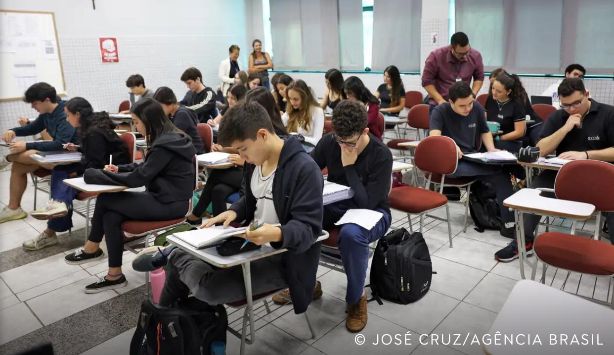 Fies 2025: estudantes devem complementar cadastro até sexta