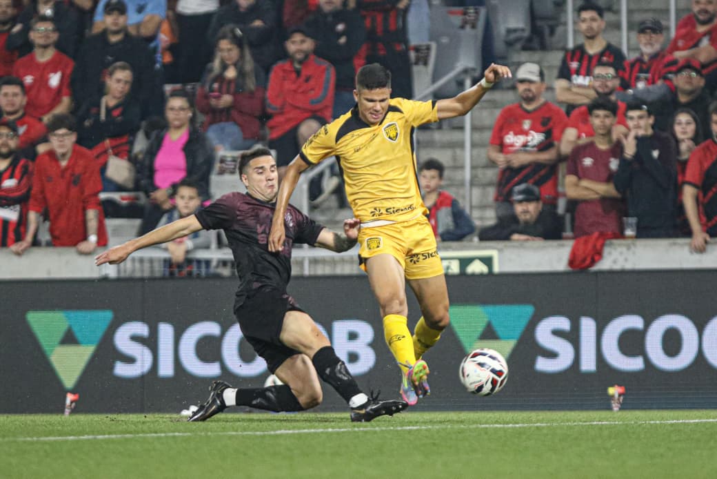 Athletico vence o Amazonas e mantém sonho de acesso na Série B